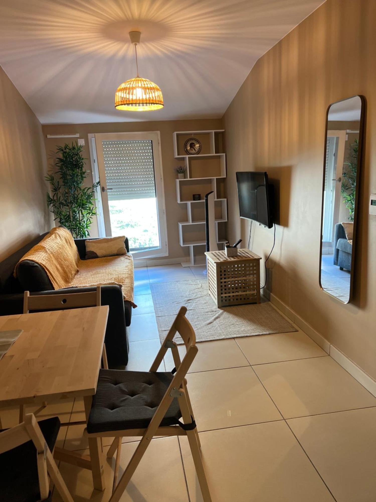 T2 Prado / Velodrome Apartment